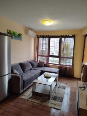1 chambre Pobeda, Varna