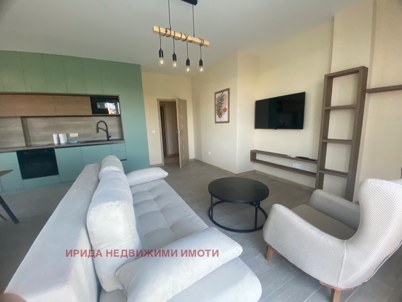 Издаје се  2 спаваће собе Софија , Витоша , 100 м2 | 76249284