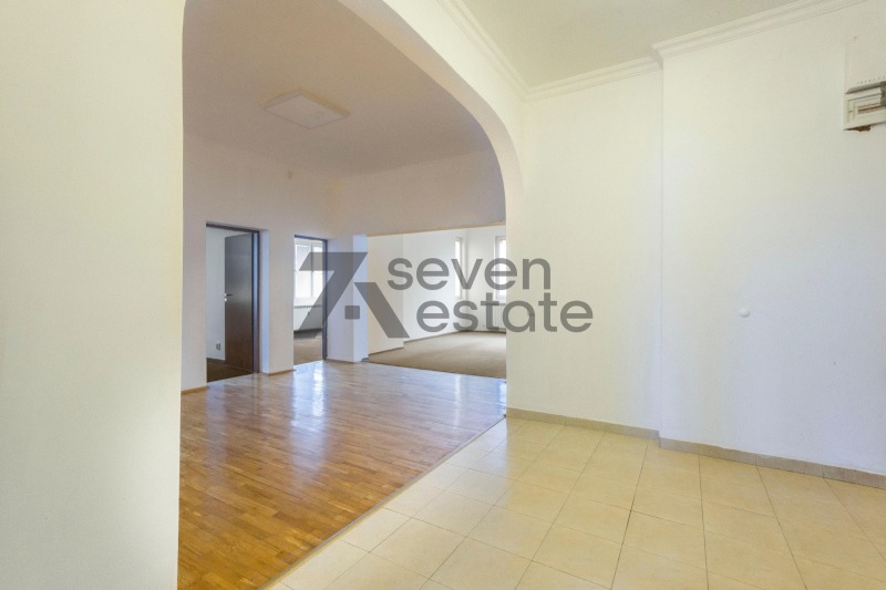 Дава под наем 4-СТАЕН, гр. София, Център, снимка 2 - Апартаменти - 53595853