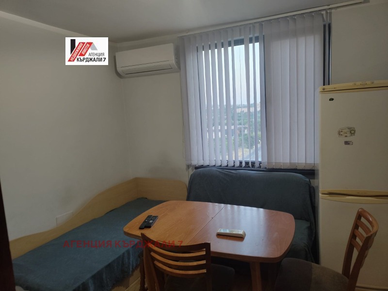 Дава под наем  3-стаен град Кърджали , Център , 65 кв.м | 29935392 - изображение [7]