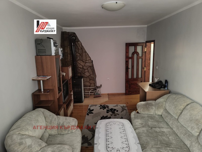 Дава под наем  3-стаен град Кърджали , Център , 65 кв.м | 29935392 - изображение [2]