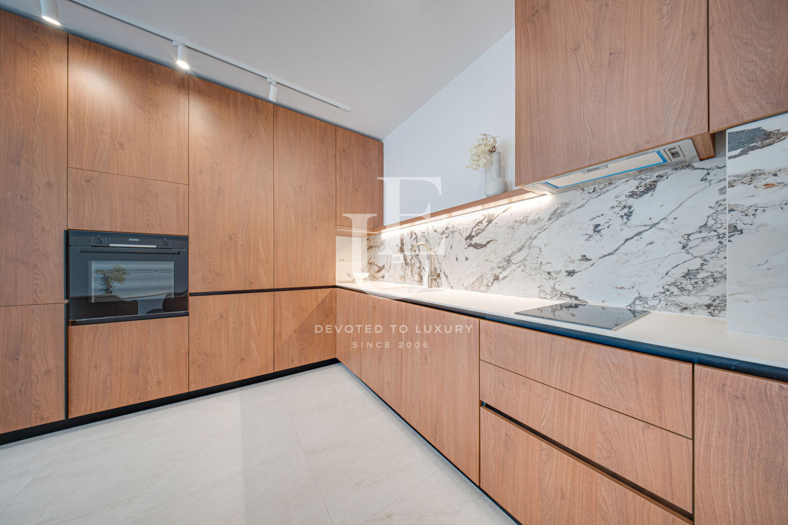Дава под наем 2-СТАЕН, гр. София, Оборище, снимка 11 - Апартаменти - 54734007