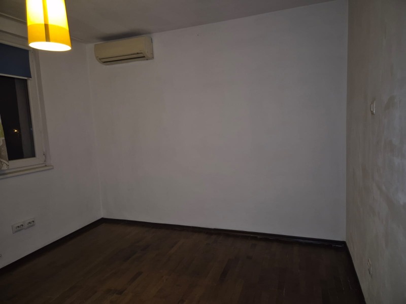 Дава под наем 3-СТАЕН, гр. София, Христо Ботев, снимка 10 - Апартаменти - 52655961