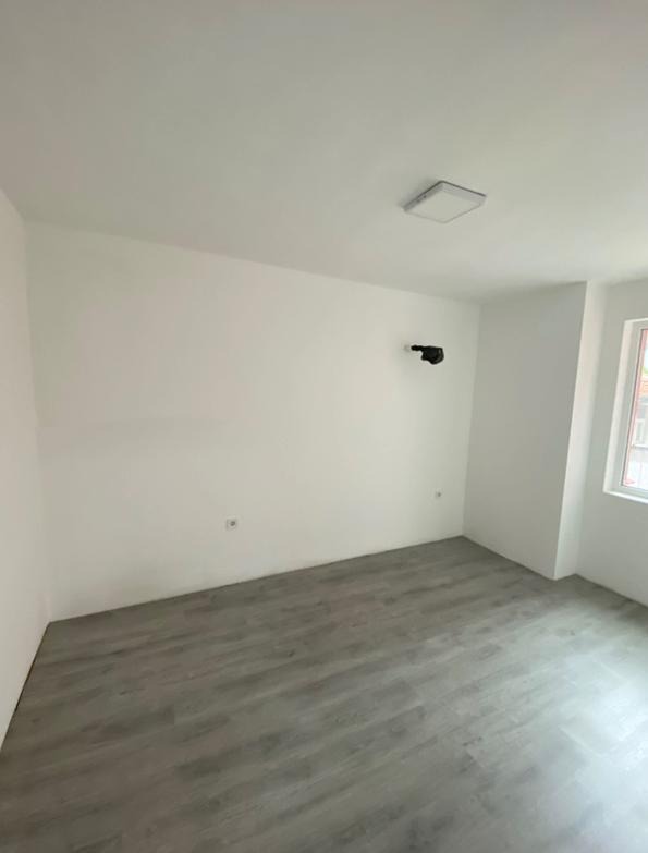 De inchiriat  1 dormitor Plovdiv , Țentâr , 53 mp | 27033180 - imagine [4]