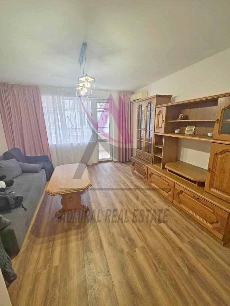 En renta  3 dormitorios Varna , Koljozen pazar , 90 metros cuadrados | 19726409