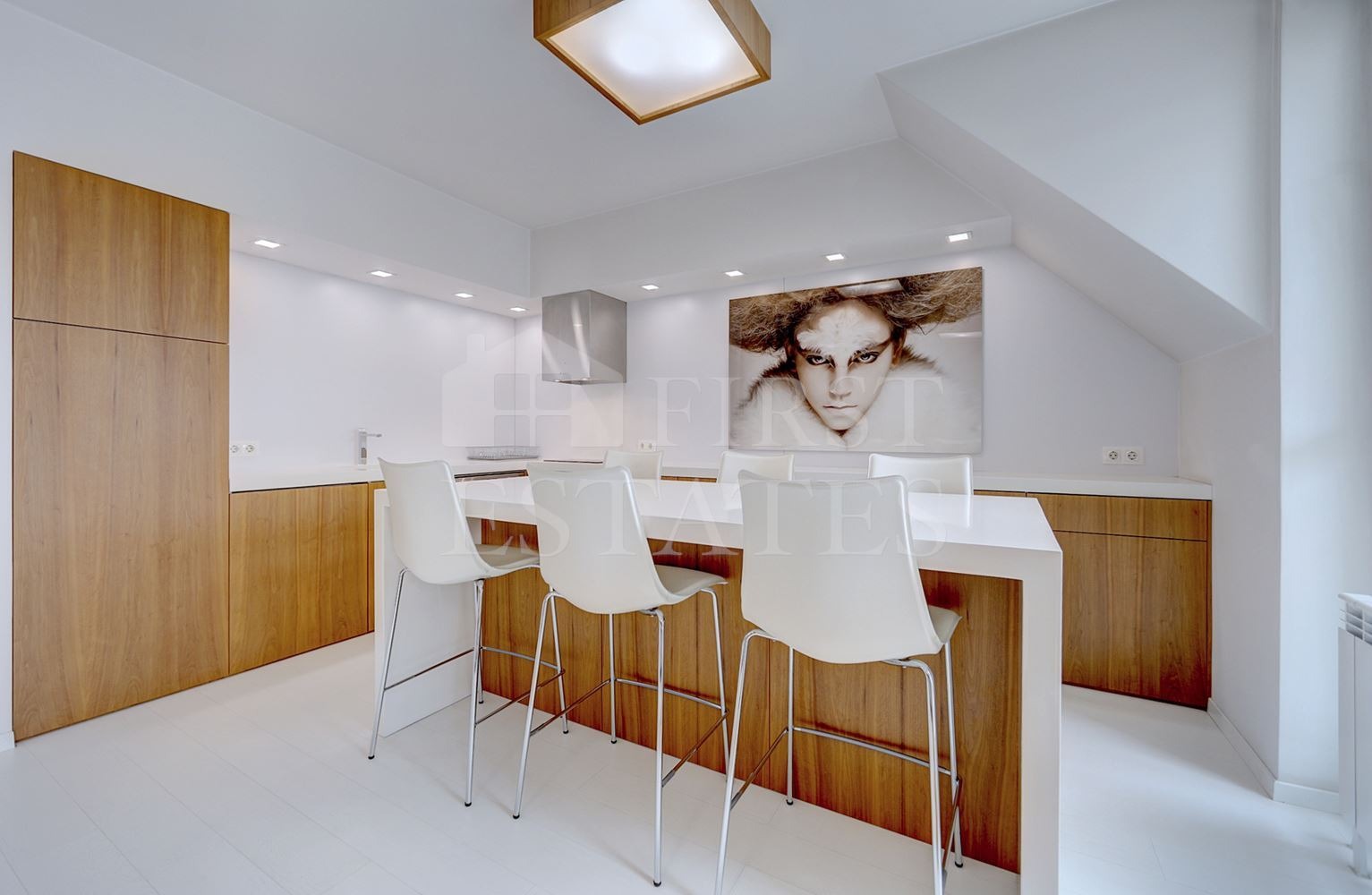 Дава под наем 4-СТАЕН, гр. София, Център, снимка 2 - Апартаменти - 53591039