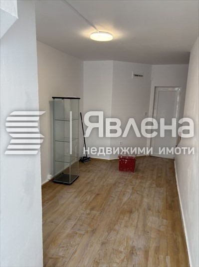 Дава под наем МАГАЗИН, гр. Бургас, Център, снимка 2 - Магазини - 50691194