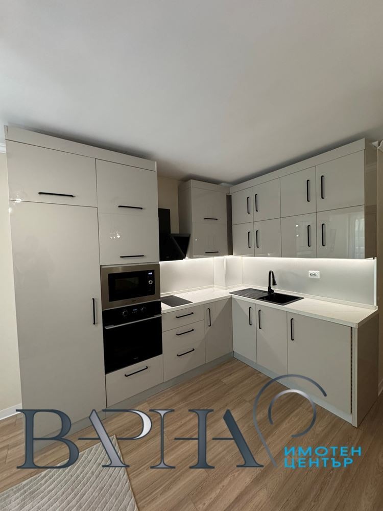 Дава под нем  3-стаен, град Варна, Колхозен пазар •  600 EUR • ID 74581449 — holmes.bg - [1] 