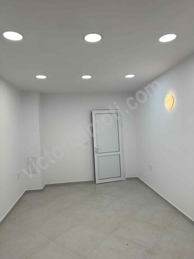 Дава под наем МАГАЗИН, гр. Велико Търново, Бузлуджа, снимка 2 - Магазини - 53093612