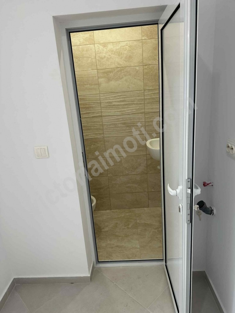 Дава под наем МАГАЗИН, гр. Велико Търново, Бузлуджа, снимка 3 - Магазини - 53093612