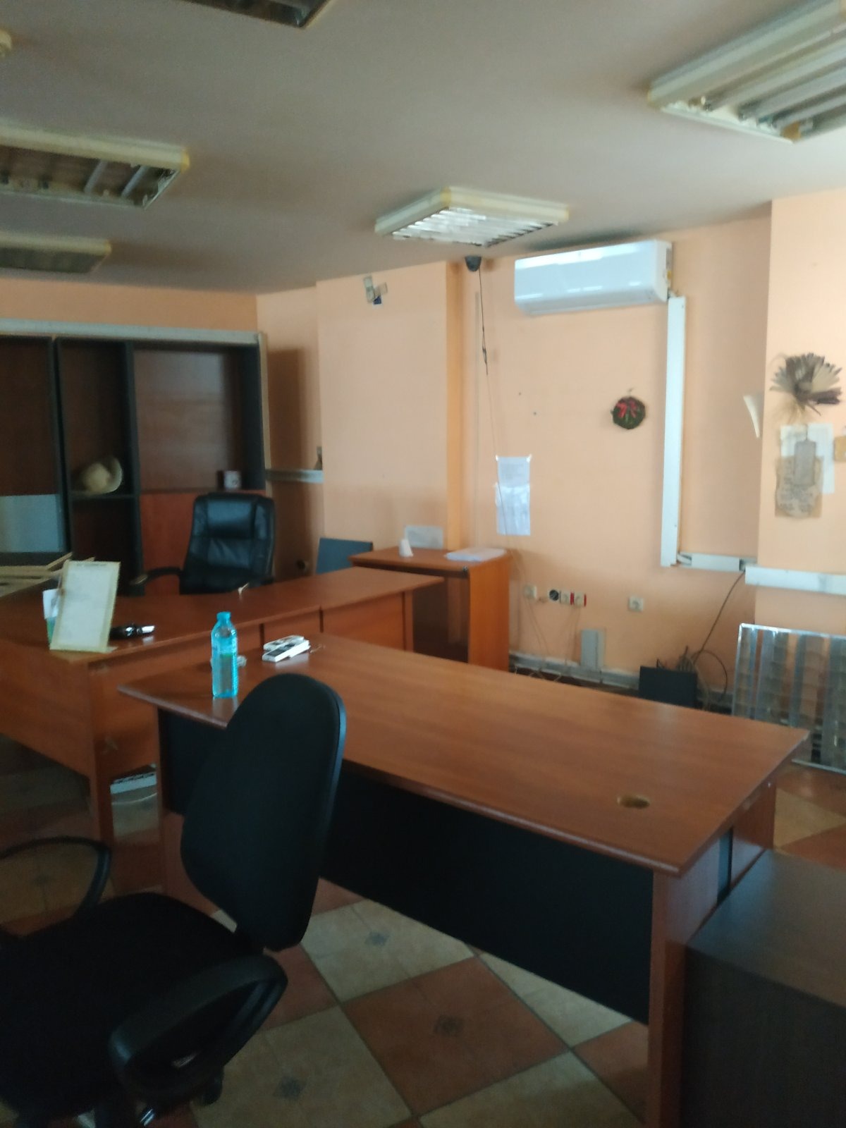 Дава под наем ОФИС, гр. Варна, ЖП Гара, снимка 2 - Офиси - 53695113