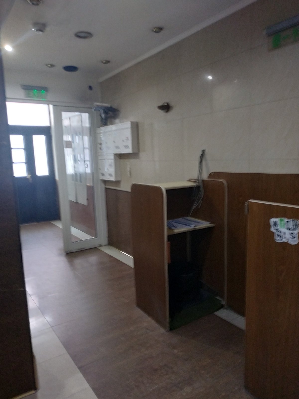 Дава под наем ОФИС, гр. Варна, ЖП Гара, снимка 2 - Офиси - 53695113