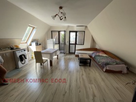 De inchiriat Studio