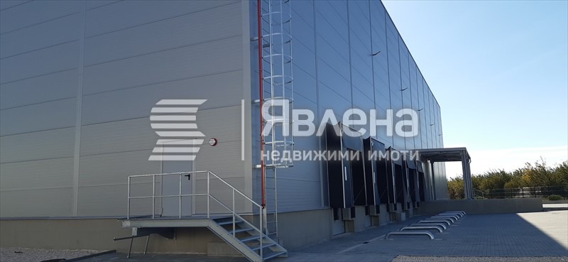 Дава под наем  Пром. помещение град Пловдив , Индустриална зона - Север , 2960 кв.м | 71774569