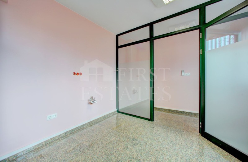 De inchiriat  Birou Sofia , Crâstova vada , 350 mp | 65905910 - imagine [4]