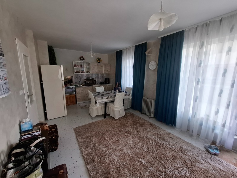 Zu vermieten  1 Schlafzimmer Plowdiw , Juschen , 75 qm | 64579257 - Bild [2]