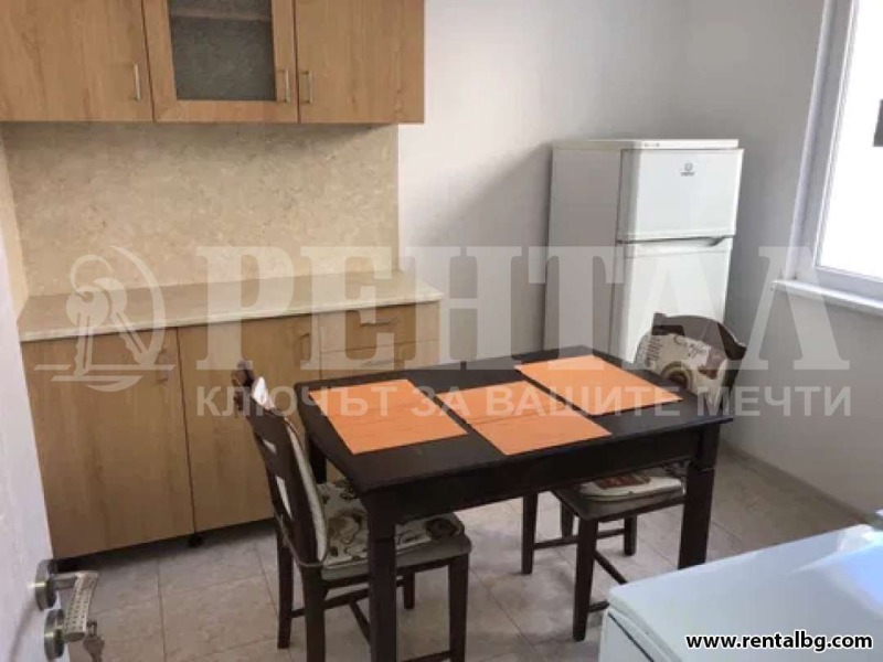 De inchiriat  1 dormitor Plovdiv , Țentâr , 70 mp | 76919143