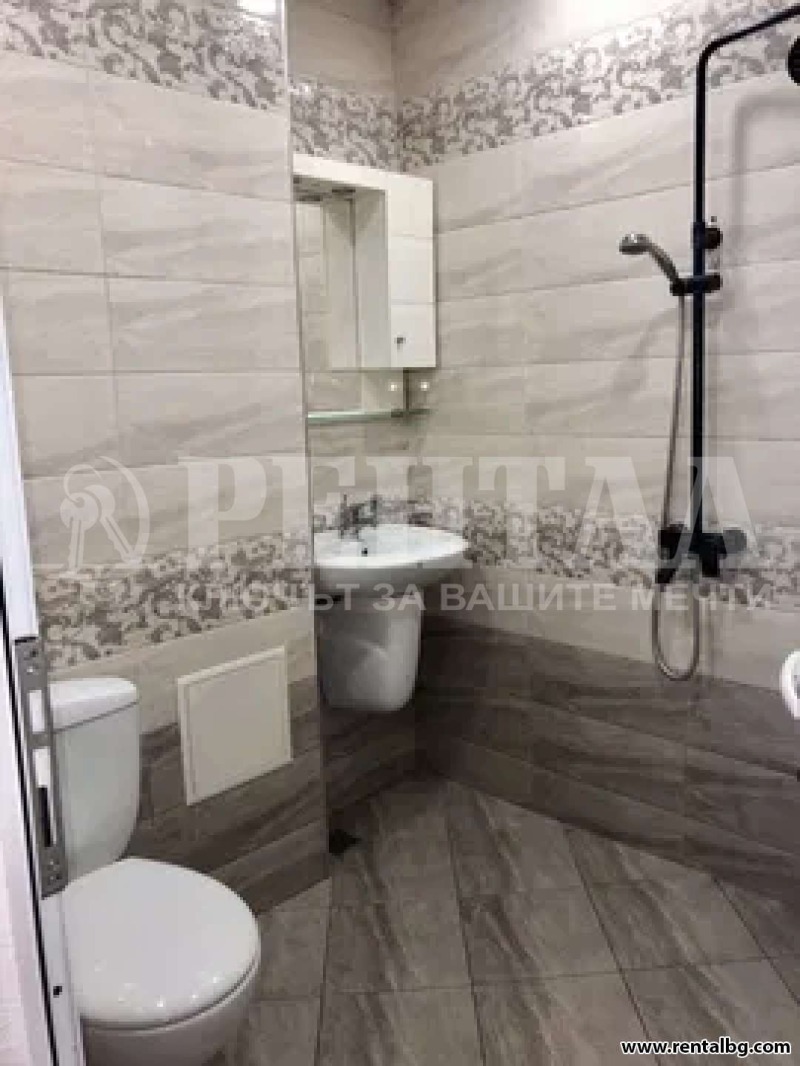 De inchiriat  1 dormitor Plovdiv , Țentâr , 70 mp | 76919143 - imagine [12]