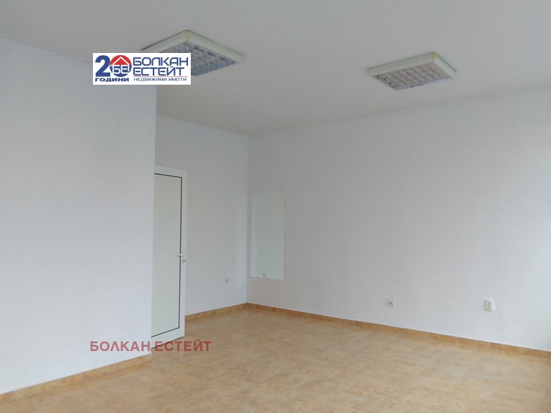 Дава под наем МАГАЗИН, гр. Велико Търново, Колю Фичето, снимка 2 - Магазини - 53734989