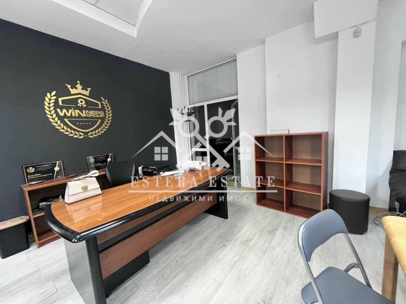 Дава под Наем ОФИС в град Шумен, Пазара - 55 кв.м / 400 € » 782.33 лв., ЕСТЕРА ЕСТЕЙТ