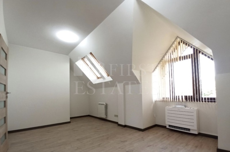 För uthyrning  Hus Sofia , Simeonovo , 270 kvm | 64783538 - bild [9]