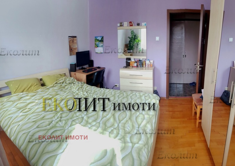 Дава под нем  2-стаен, град София, Център •  600 € • ID 42444157 — holmes.bg - [1] 