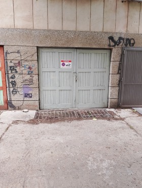Garage Idealen tsentar, Pleven