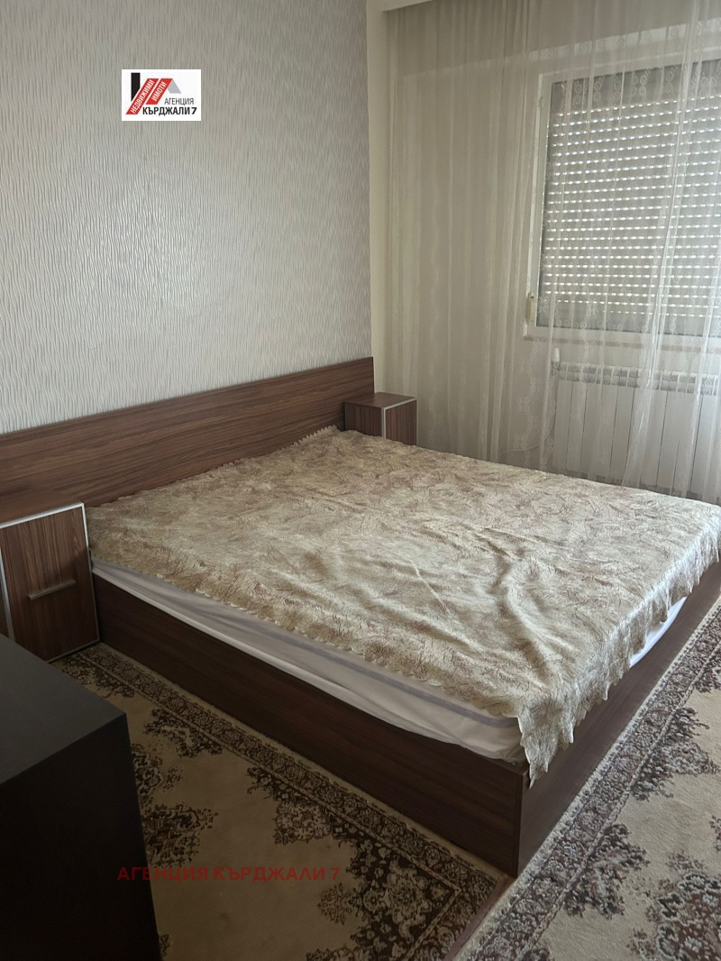 Дава под наем 4-СТАЕН, гр. Кърджали, Веселчане, снимка 8 - Апартаменти - 53228805