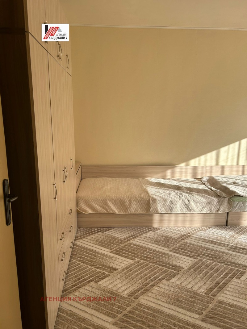 Дава под наем 4-СТАЕН, гр. Кърджали, Веселчане, снимка 3 - Апартаменти - 53228805