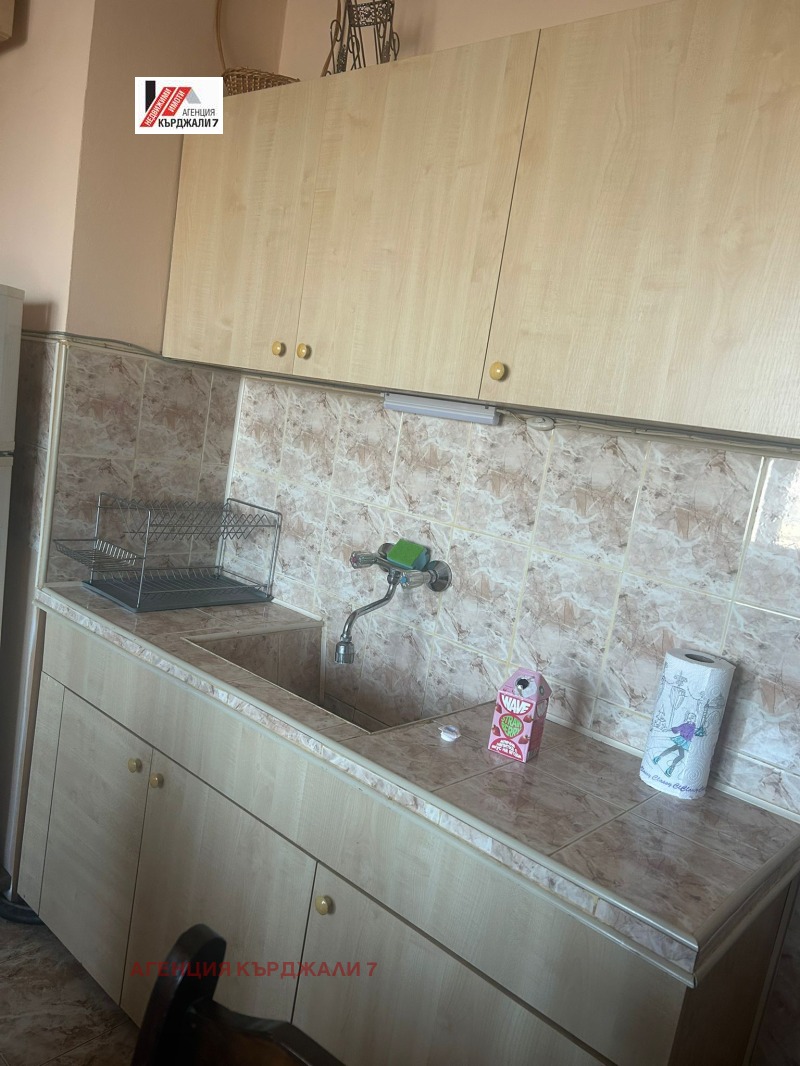 Дава под наем 4-СТАЕН, гр. Кърджали, Веселчане, снимка 7 - Апартаменти - 53228805