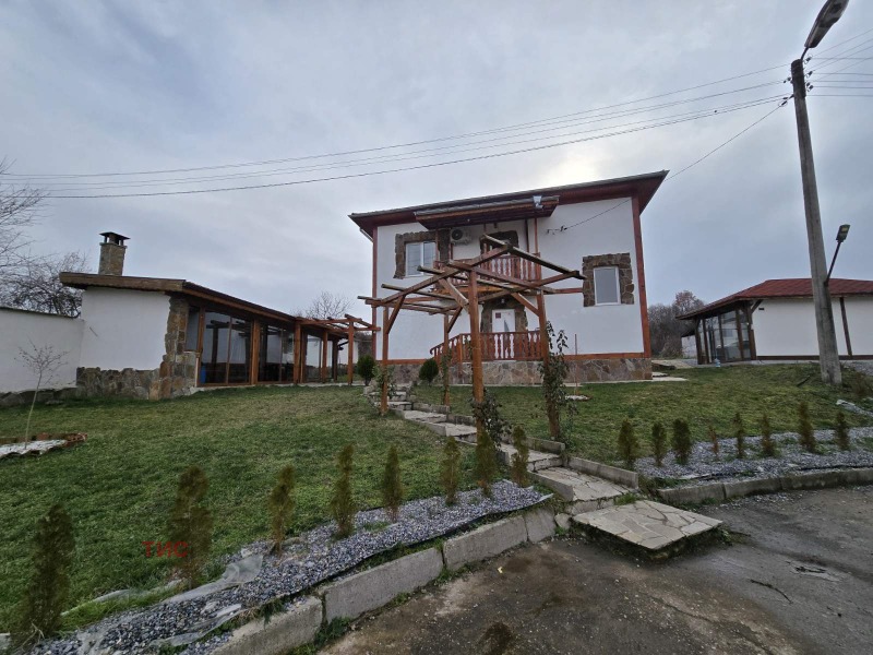 Дава под Наем САМОСТОЯТЕЛНА СГРАДА в град Кюстендил, в.з. Север - 100 кв.м / 1 000 € » 1 955.83 лв., ТИС