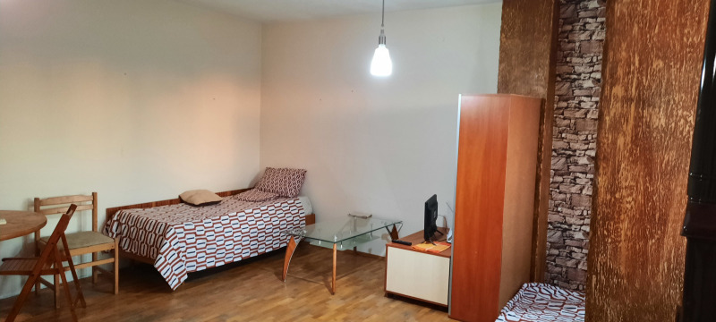 Дава под нем  1-стаен, град София, Банишора •  700 лв. • ID 63803261 — holmes.bg - [1] 
