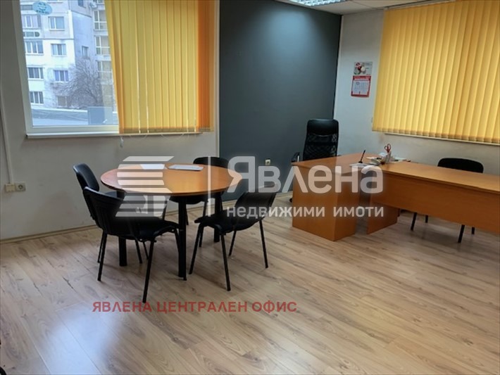 Издаје се  Канцеларија Софија , Дружба 1 , 200 м2 | 12905146