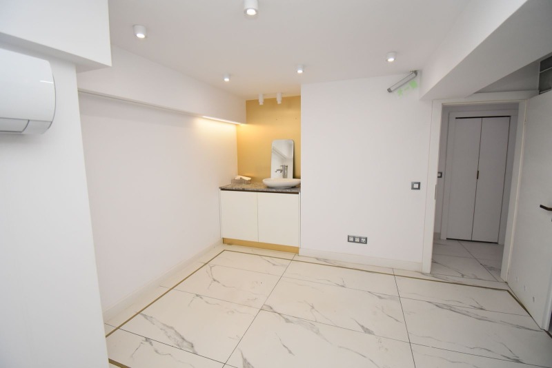 Дава под наем МАГАЗИН, гр. София, Център