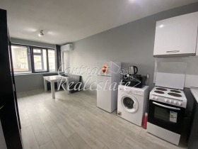 1 chambre Kolhozen pazar, Varna 3