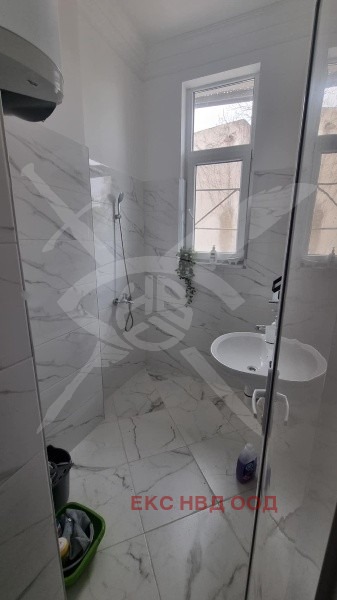 Дава под наем ЕТАЖ ОТ КЪЩА, гр. Пловдив, Център, снимка 2 - Етаж от къща - 52333276