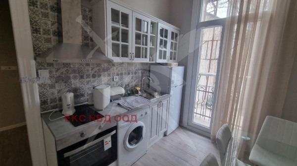 Дава под наем ЕТАЖ ОТ КЪЩА, гр. Пловдив, Център, снимка 3 - Етаж от къща - 52333276