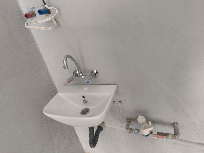 Дава под наем ГАРАЖ, ПАРКОМЯСТО, гр. Шумен, Добруджански, снимка 2 - Гаражи и паркоместа - 53120899