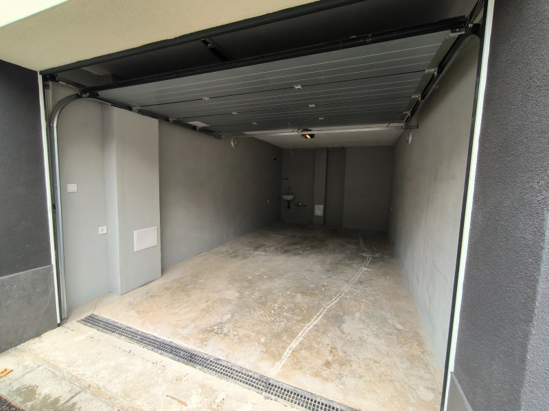 Дава под наем ГАРАЖ, ПАРКОМЯСТО, гр. Шумен, Добруджански