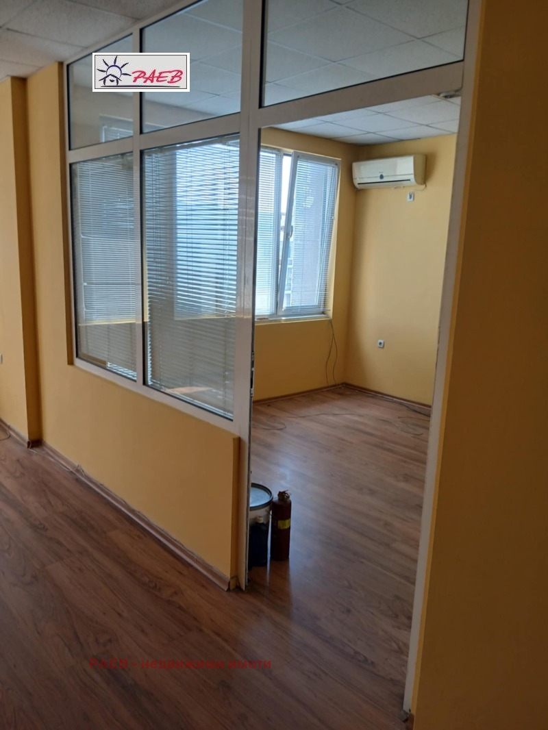Дава под Наем ОФИС в град Русе, Хъшове - 45 кв.м / 255 € » 498.74 лв., РАЕВ - недвижими имоти