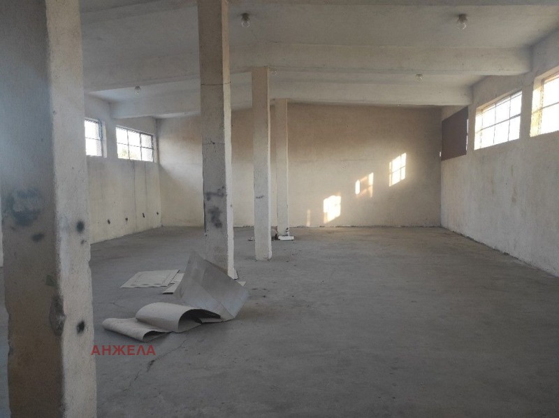 Дава под Наем ПРОМ. ПОМЕЩЕНИЕ в град Пазарджик, Запад - 600 кв.м / 306.78 € » 600 лв., АНЖЕЛА