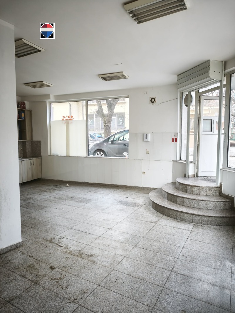 Дава под наем МАГАЗИН, гр. Пловдив, Център