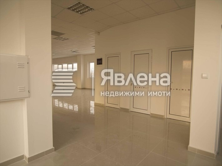 Дава под наем СКЛАД, гр. София, Военна рампа, снимка 3 - Складове - 56026665