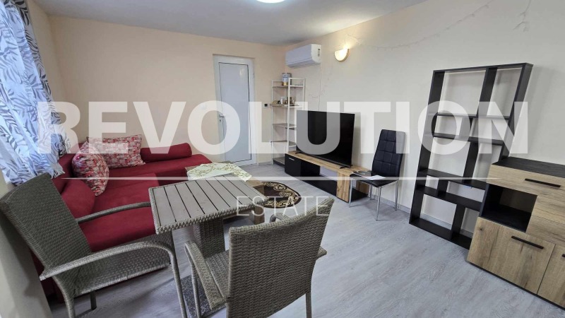 Дава под нем  Етаж от къща, град Варна, м-т Долна Трака •  700 EUR • ID 82077729 — holmes.bg - [1] 