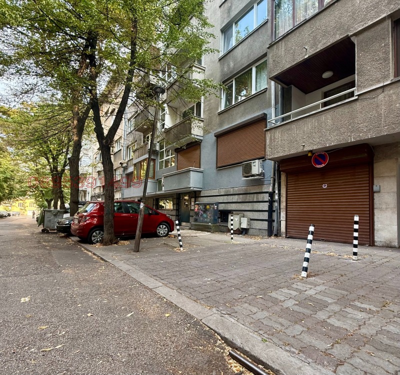 Издаје се  Гараге Софија , Докторски паметник , 18 м2 | 95838179 - слика [2]