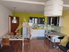 1 chambre Tchataldja, Varna