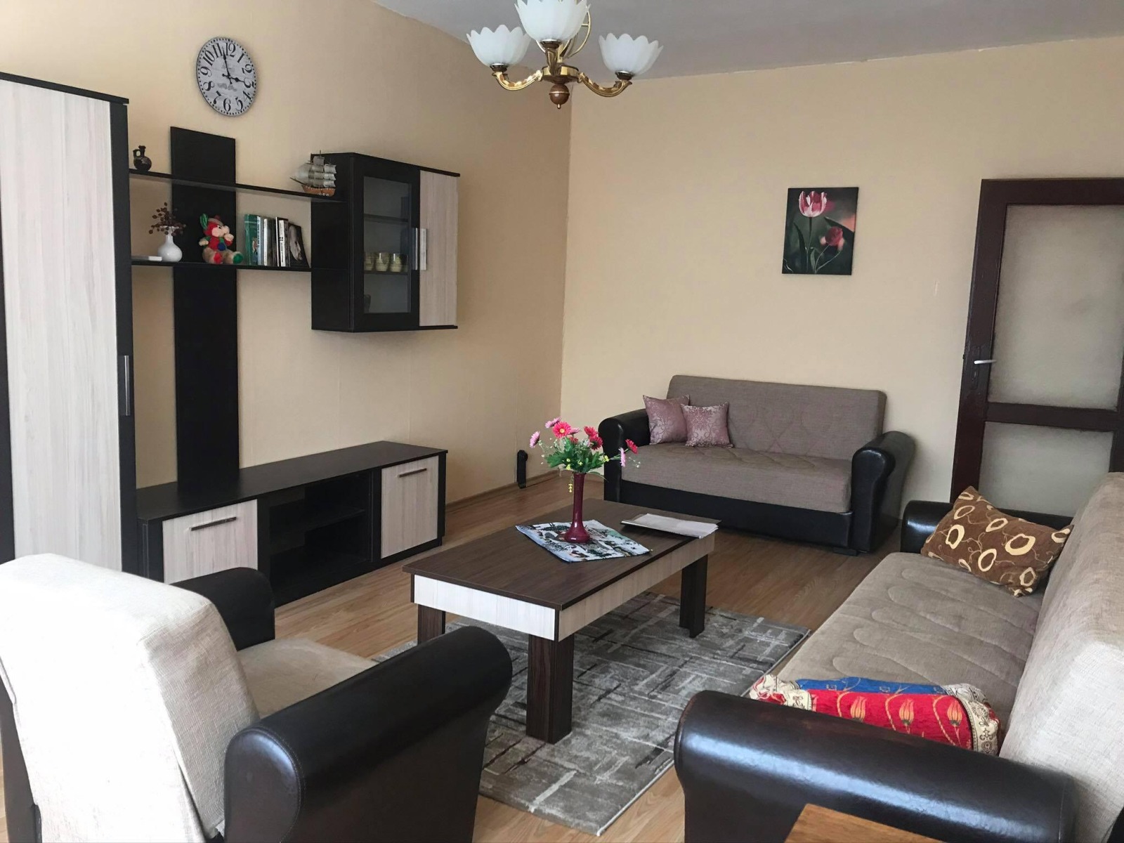 Дава под наем  2-стаен град София , Света Троица , 60 кв.м | 35892339