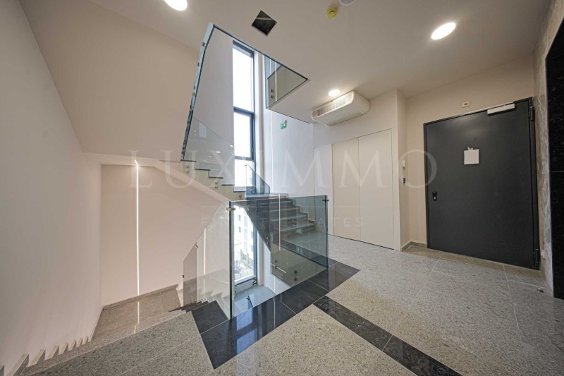 Kiadó  Hivatal Sofia , Izgrev , 331 négyzetméter | 89698045 - kép [7]