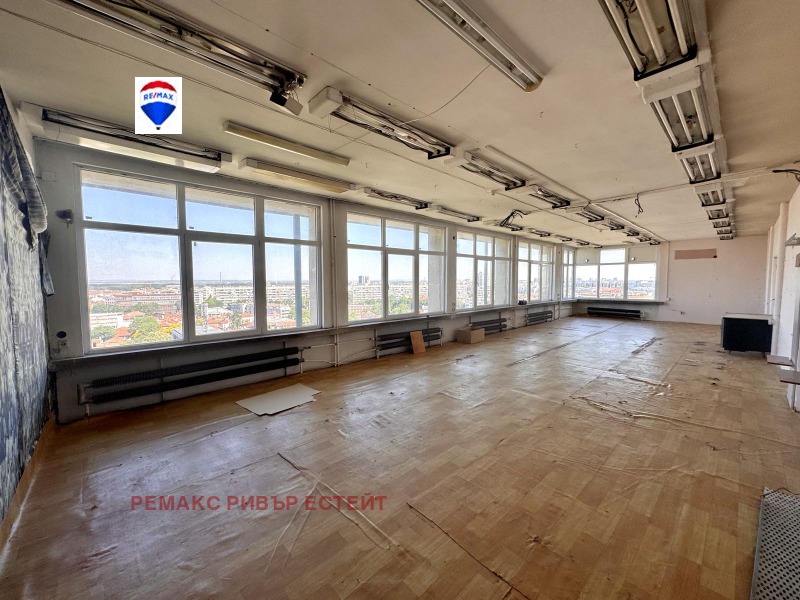 Дава под Наем ОФИС в град Русе, Широк център - 120 кв.м / 420 € » 821.45 лв., РЕМАКС РИВЪР ЕСТЕЙТ