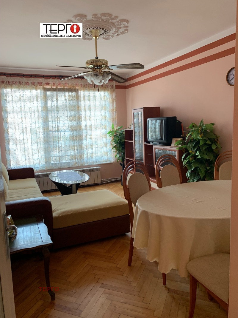 Kiadó  1 hálószoba Ruse , Centar , 65 négyzetméter | 42213341